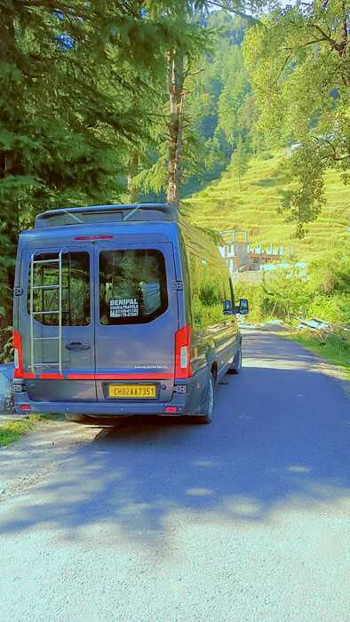 Urbania/Tempo Traveller on rent in Chandigarh for Chandigah to Manali Tour