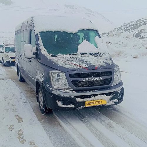 Best Time to Visit Shimla & Manali for Snowfall Force Urbania on Hire in Chandigarh